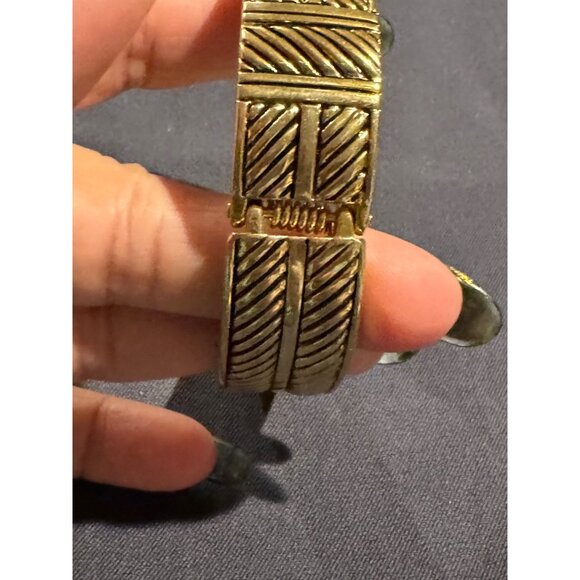 Bundle of 2 Gold Tone Bangles Costume Style - Picture 7 of 10